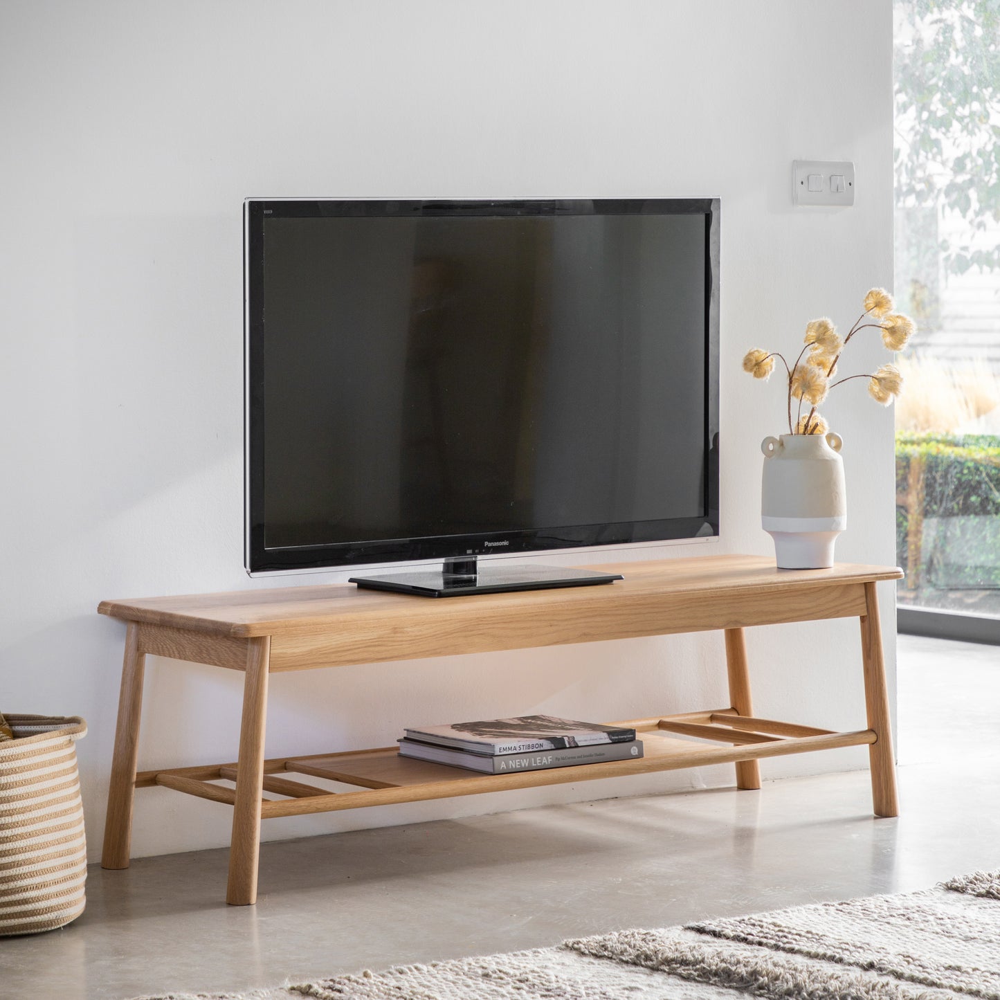 Wycombe Media Unit - Oak